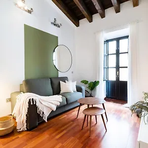 Con Encanto, Centro Apartamento